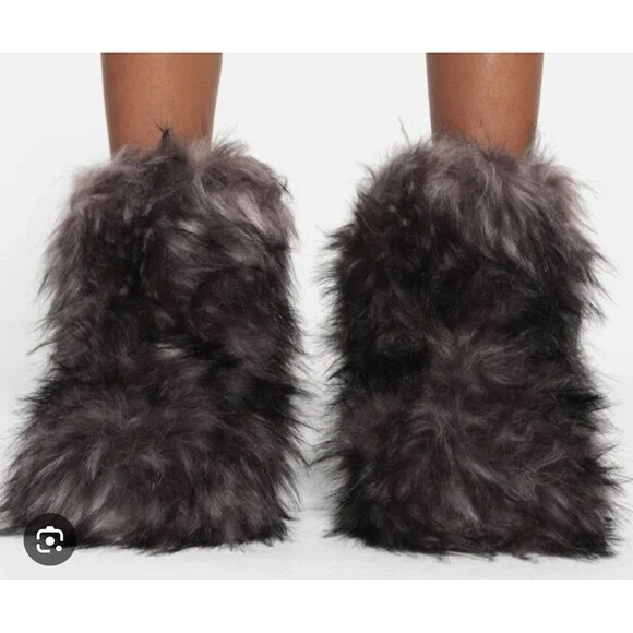 SKIMS FAUX FUR BOOTS  Size 39 - Picture 4 of 7